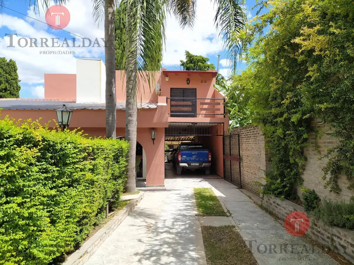 El Guayacan y Blas Parera. Casa en Venta en La Toma. 2