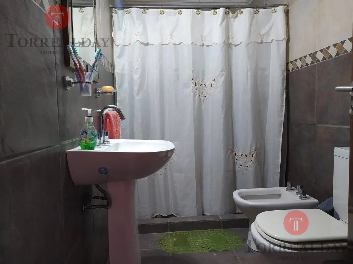 El Guayacan y Blas Parera. Casa en Venta en La Toma. 4