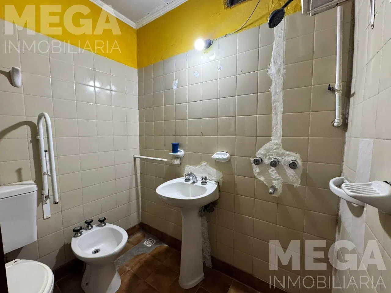 Diaz Velez 1135. Casa en esquina Sobre Avenida 1