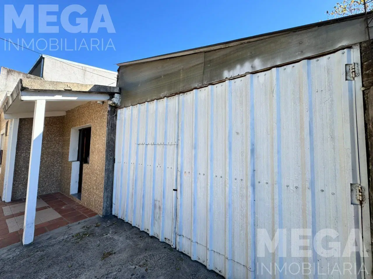 Diaz Velez 1135. Casa en esquina Sobre Avenida 4