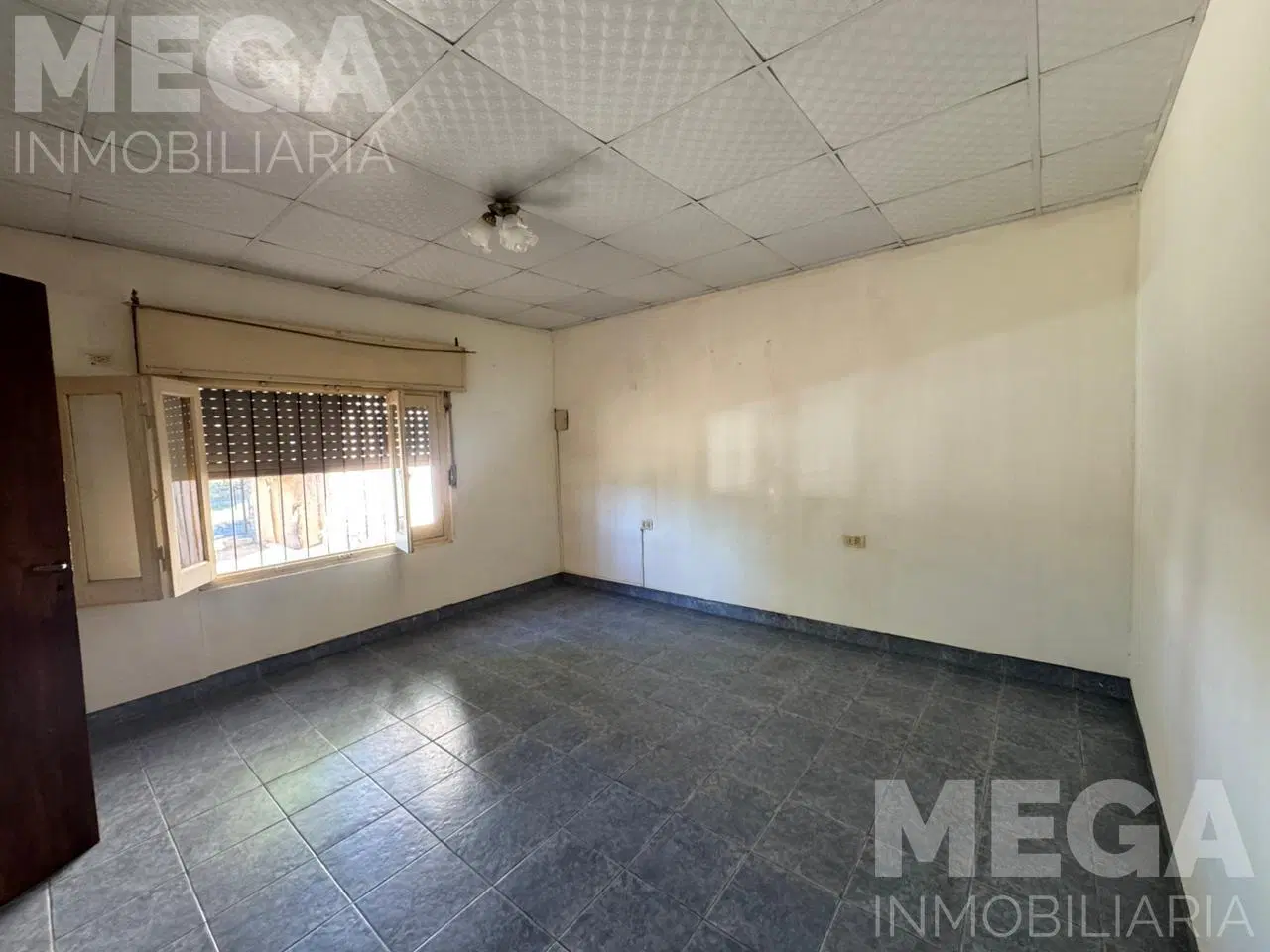 Diaz Velez 1135. Casa en esquina Sobre Avenida 3