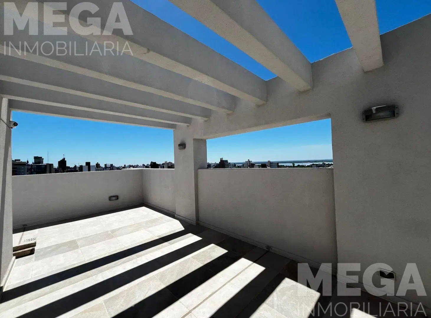 25 de mayo 613 3er piso. Se Alquila Departamento con Amenities 2