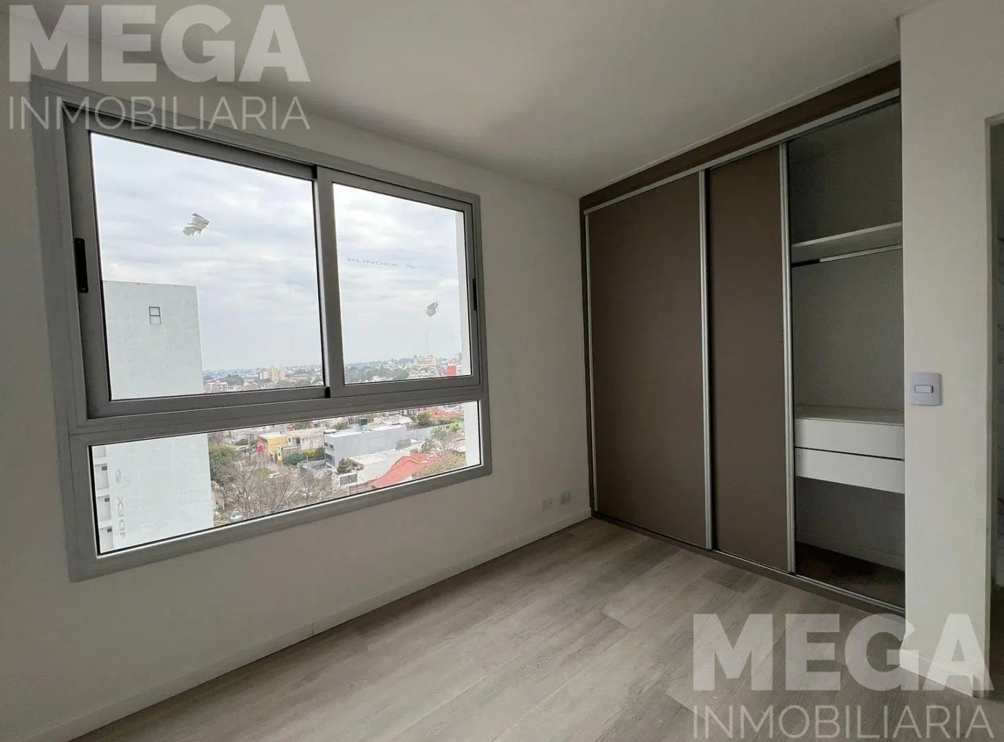 25 de mayo 613 3er piso. Se Alquila Departamento con Amenities 5