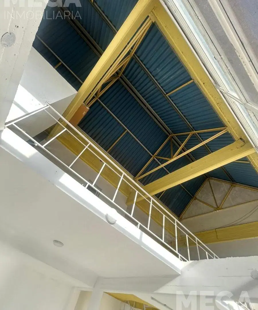 Importante local Comercial Av. Almafuerte 490 4