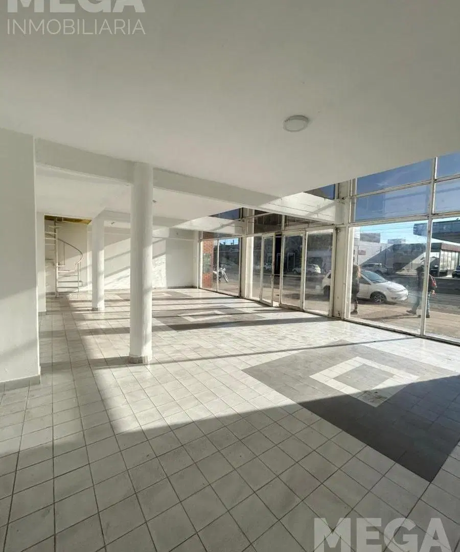 Importante local Comercial Av. Almafuerte 490 2