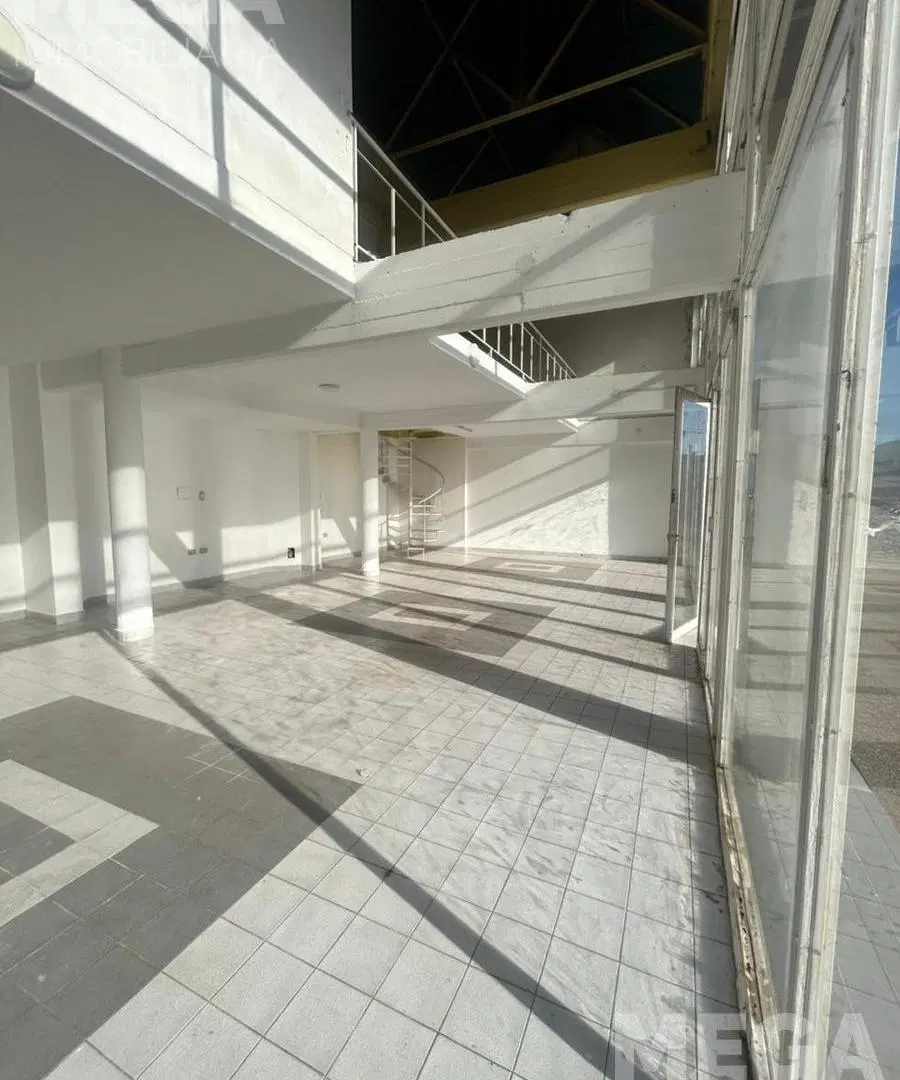 Importante local Comercial Av. Almafuerte 490 8