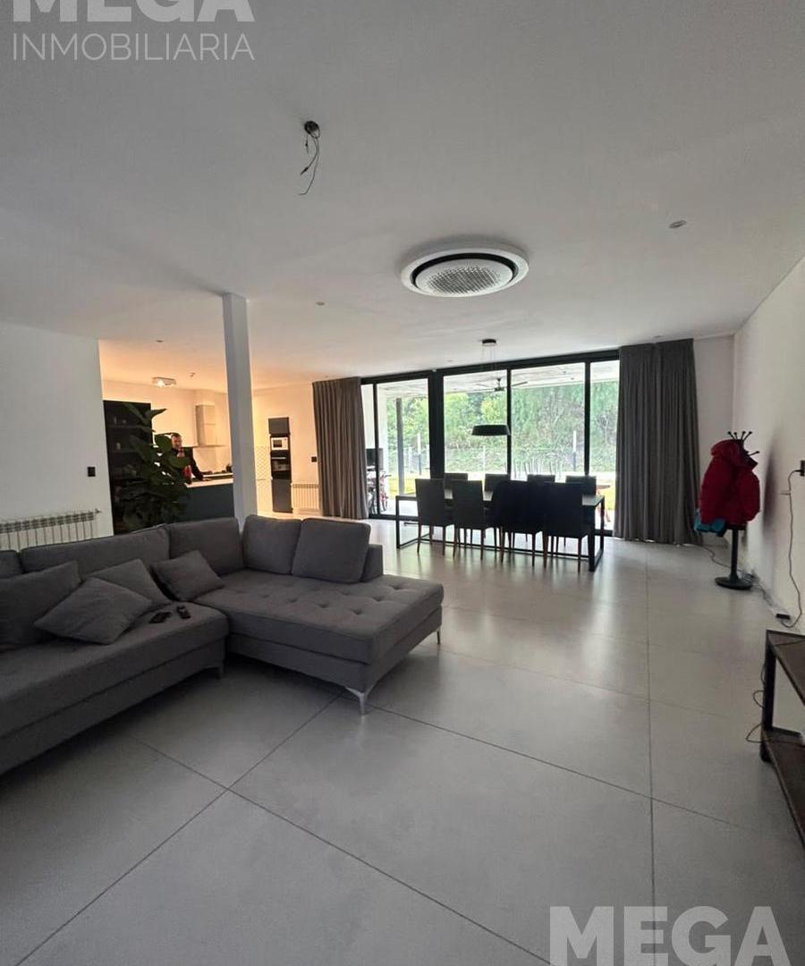 Foto de Av. José Manuel Estrada 2011. EXCLUSIVA CASA EN VENTA | PUERTO URQUIZA, imagen 2