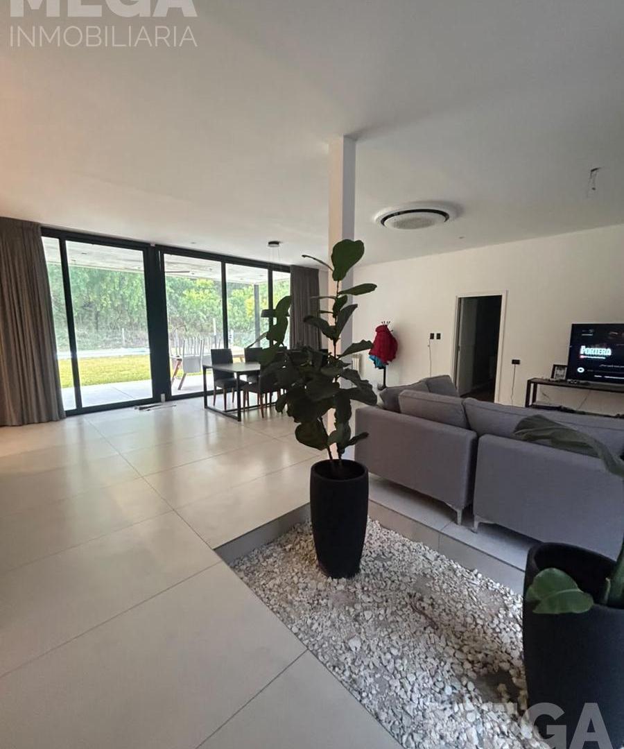 Foto de Av. José Manuel Estrada 2011. EXCLUSIVA CASA EN VENTA | PUERTO URQUIZA, imagen 5