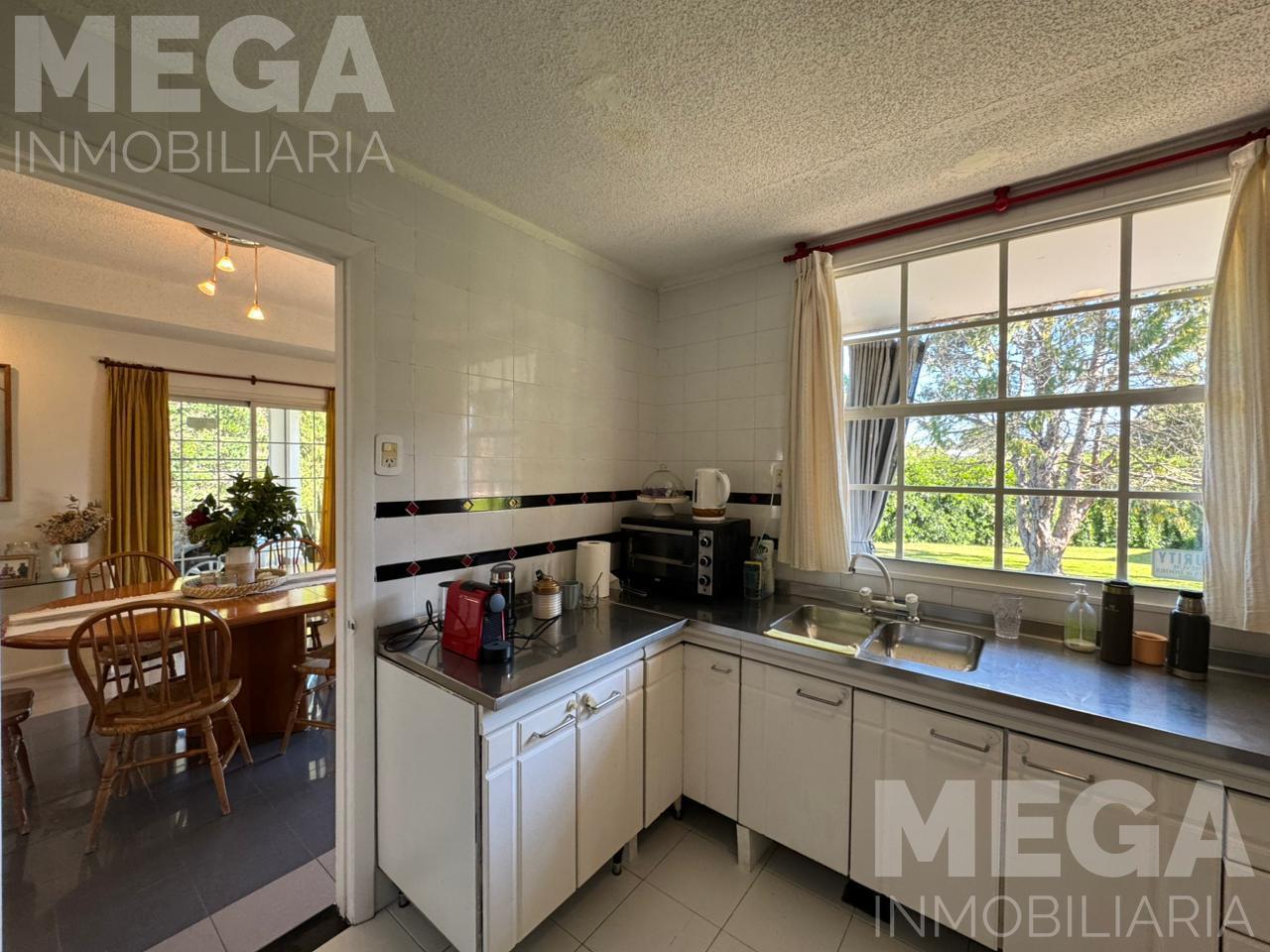 Foto de Amplia Casa con pileta y quincho en La Toma, imagen 3