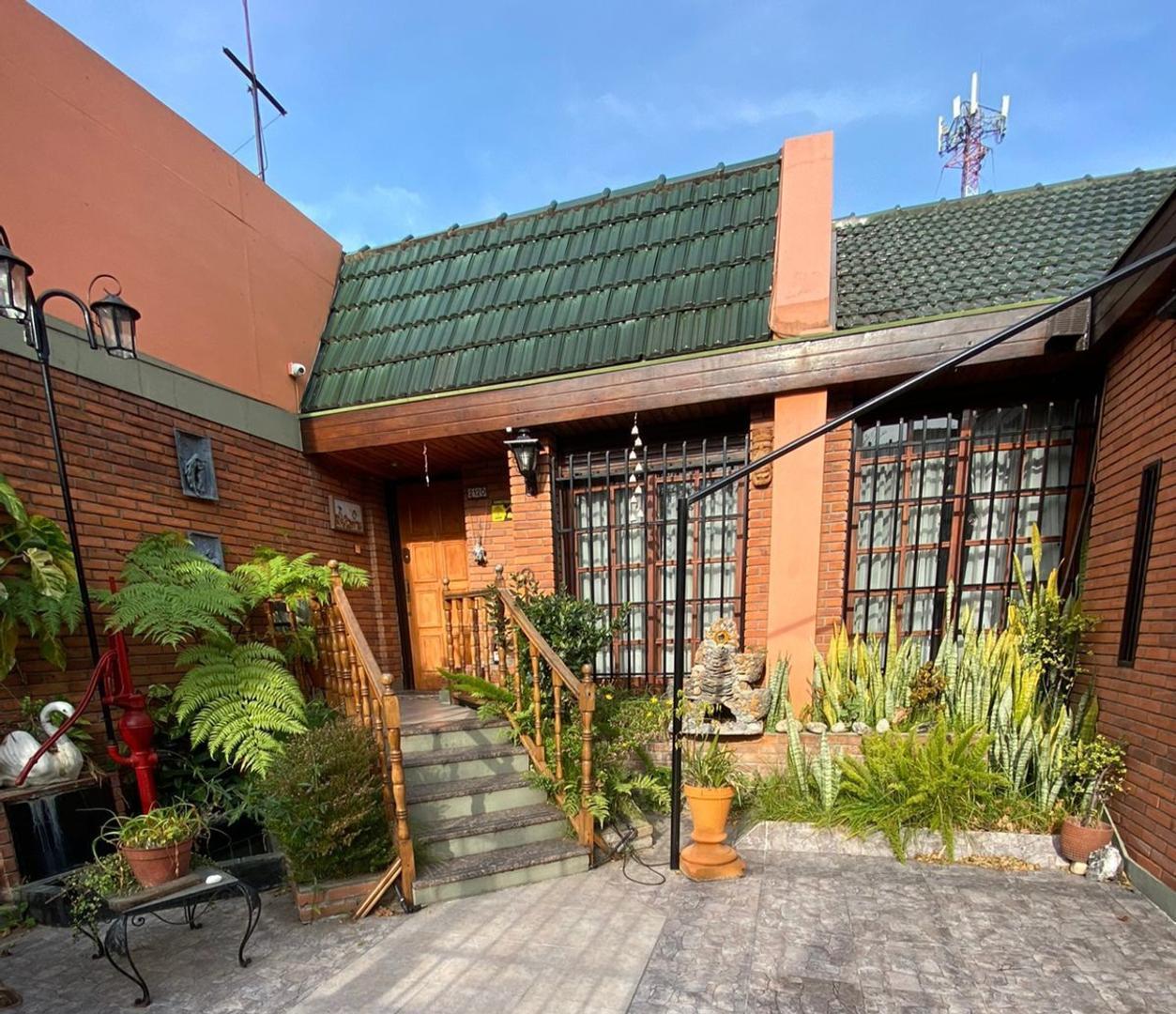 Casa a la Venta de 5 ambientes en Agronomía