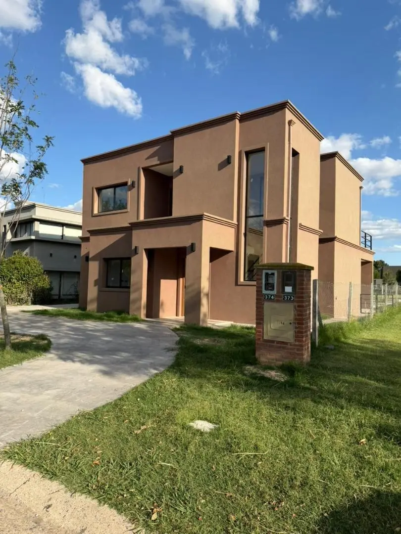 Casa a estrenar en Venta en Barrio Cerrado Santo Tomás Pilar 4
