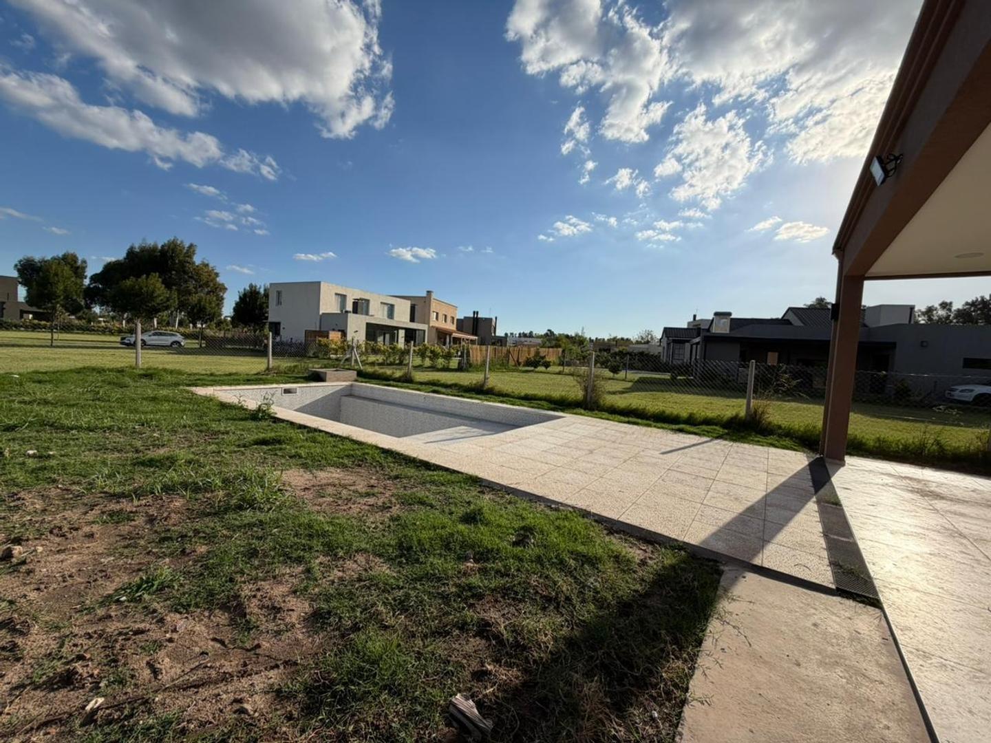 Casa a estrenar en Venta en Barrio Cerrado Santo Tomás Pilar