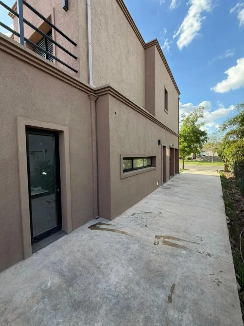 Casa a estrenar en Venta en Barrio Cerrado Santo Tomás Pilar 5
