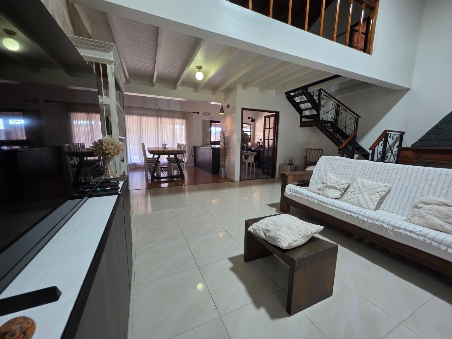 Foto de VENTA Casa 4 amb | 1000 m de Parque + Pileta | Benavidez, imagen 2