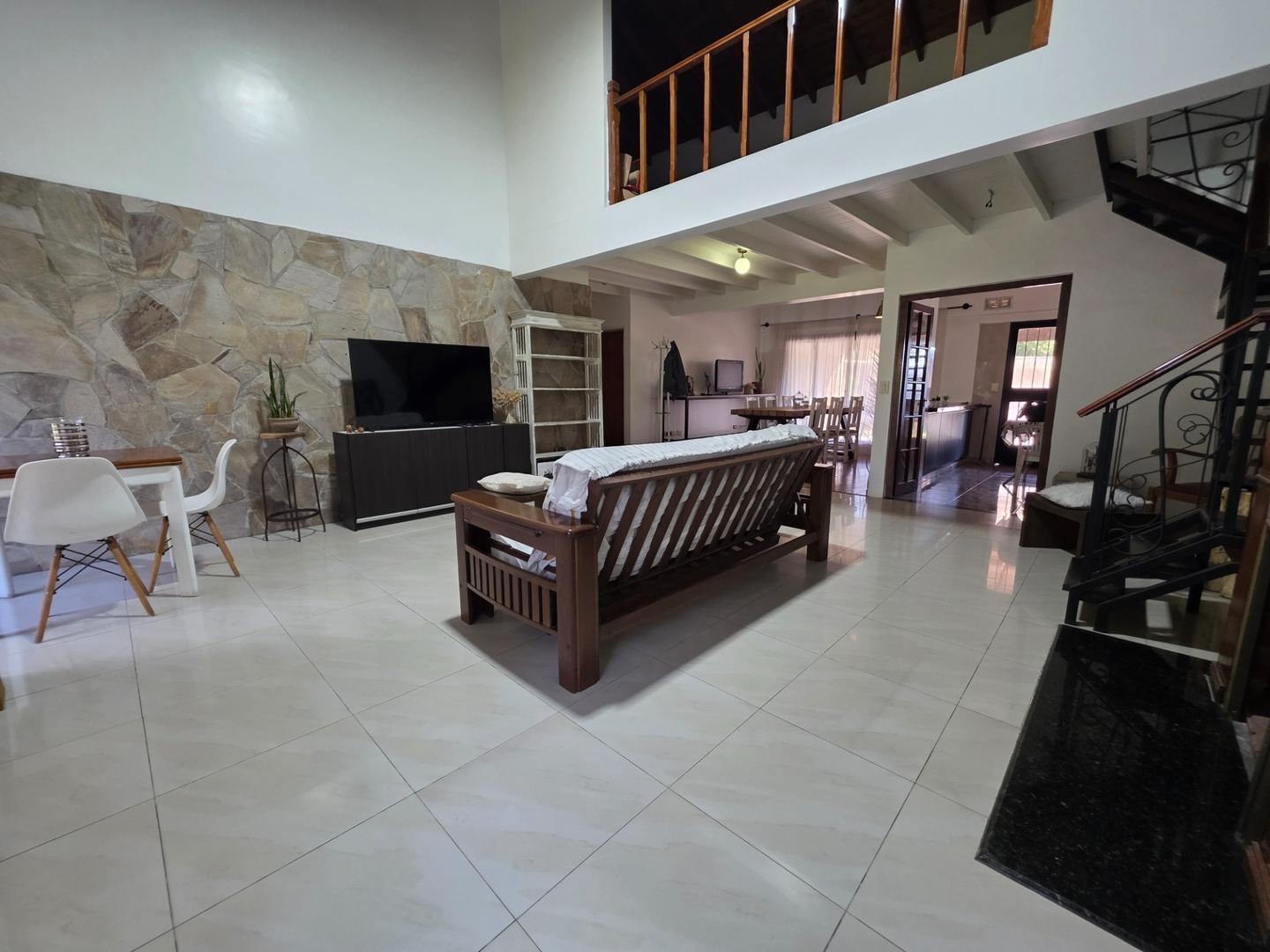 Foto de VENTA Casa 4 amb | 1000 m de Parque + Pileta | Benavidez, imagen 3