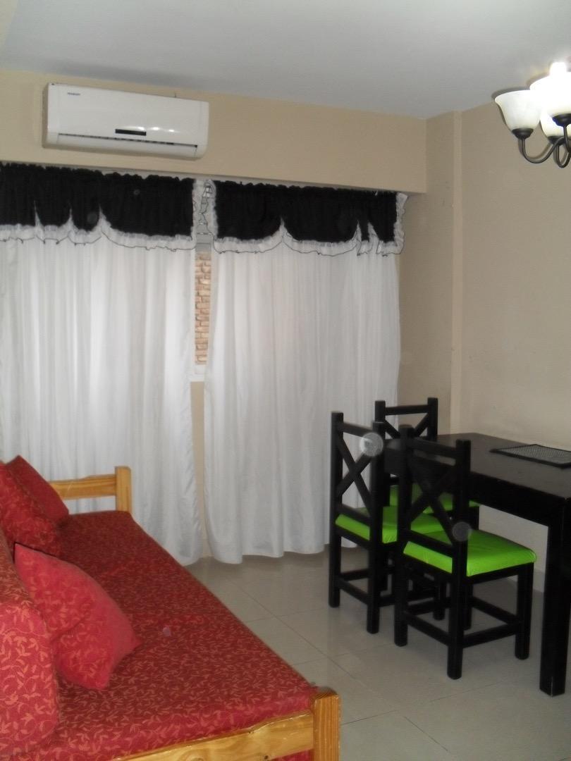 Foto de Departamento con ambientes amplios, La Rioja 138, CABA, imagen 2