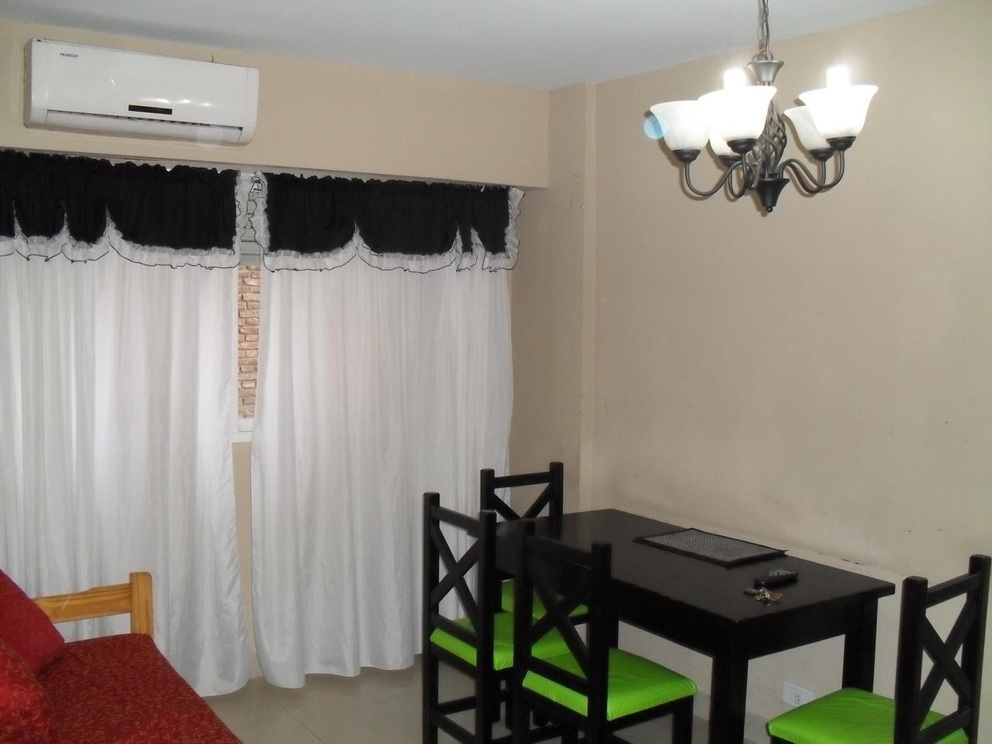 Foto de Departamento con ambientes amplios, La Rioja 138, CABA, imagen 1