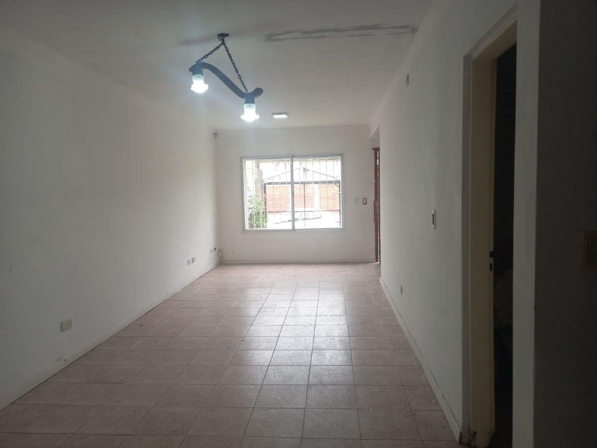 Foto de Duplex de 6 ambientes en Alquiler, con parrilla y cochera, Monte Grande., imagen 1