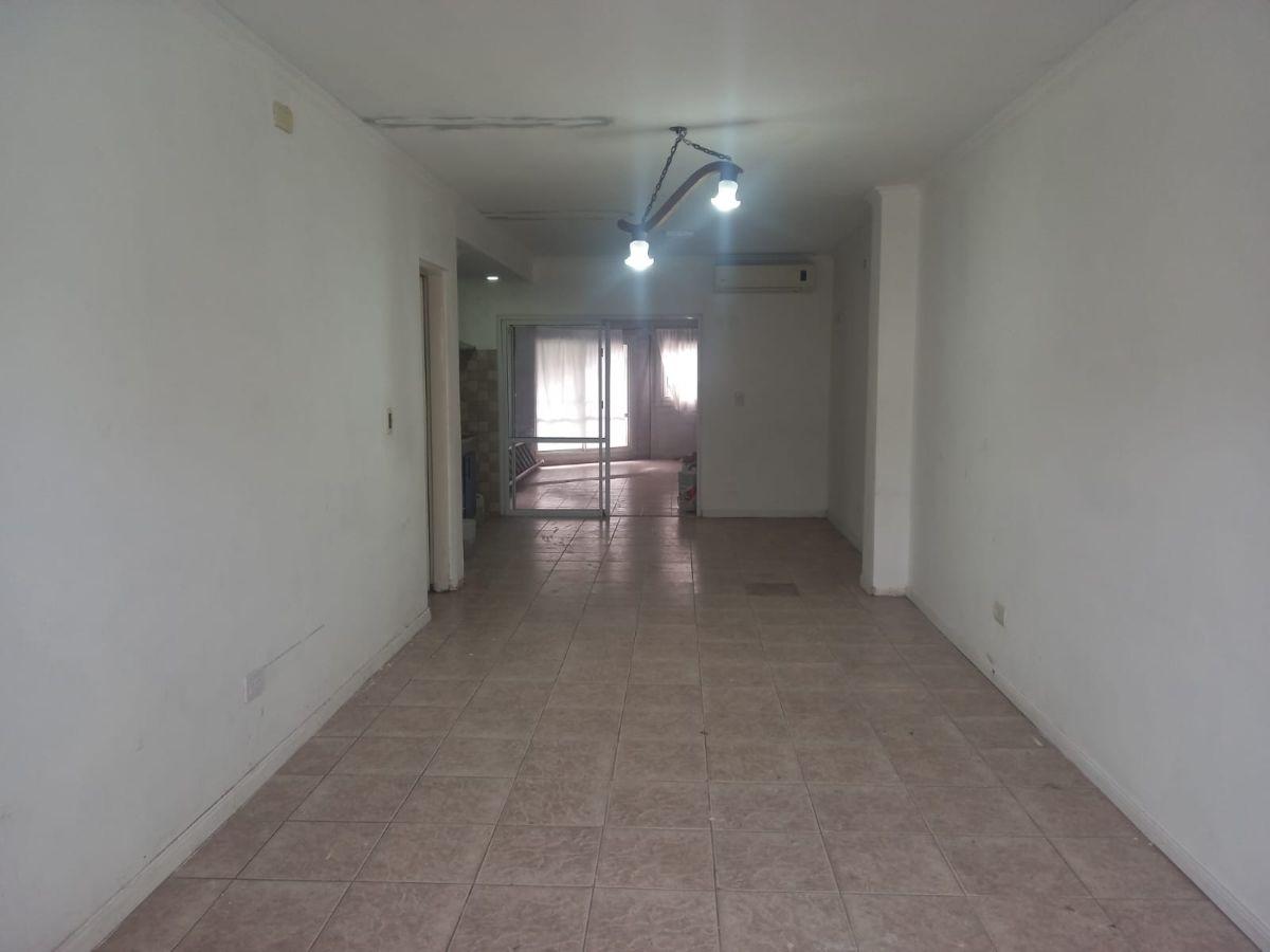 Foto de Duplex de 6 ambientes en Alquiler, con parrilla y cochera, Monte Grande., imagen 3