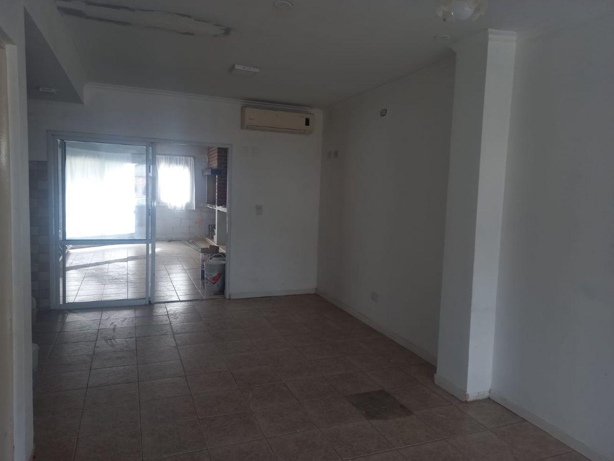 Foto de Duplex de 6 ambientes en Alquiler, con parrilla y cochera, Monte Grande., imagen 2