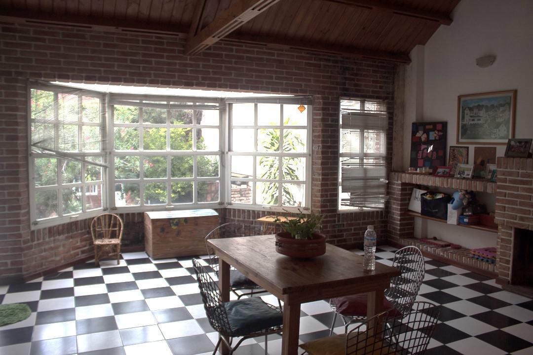 Casa de Tres Niveles y Local Comercial - Rioja 2300 - Rosario 1
