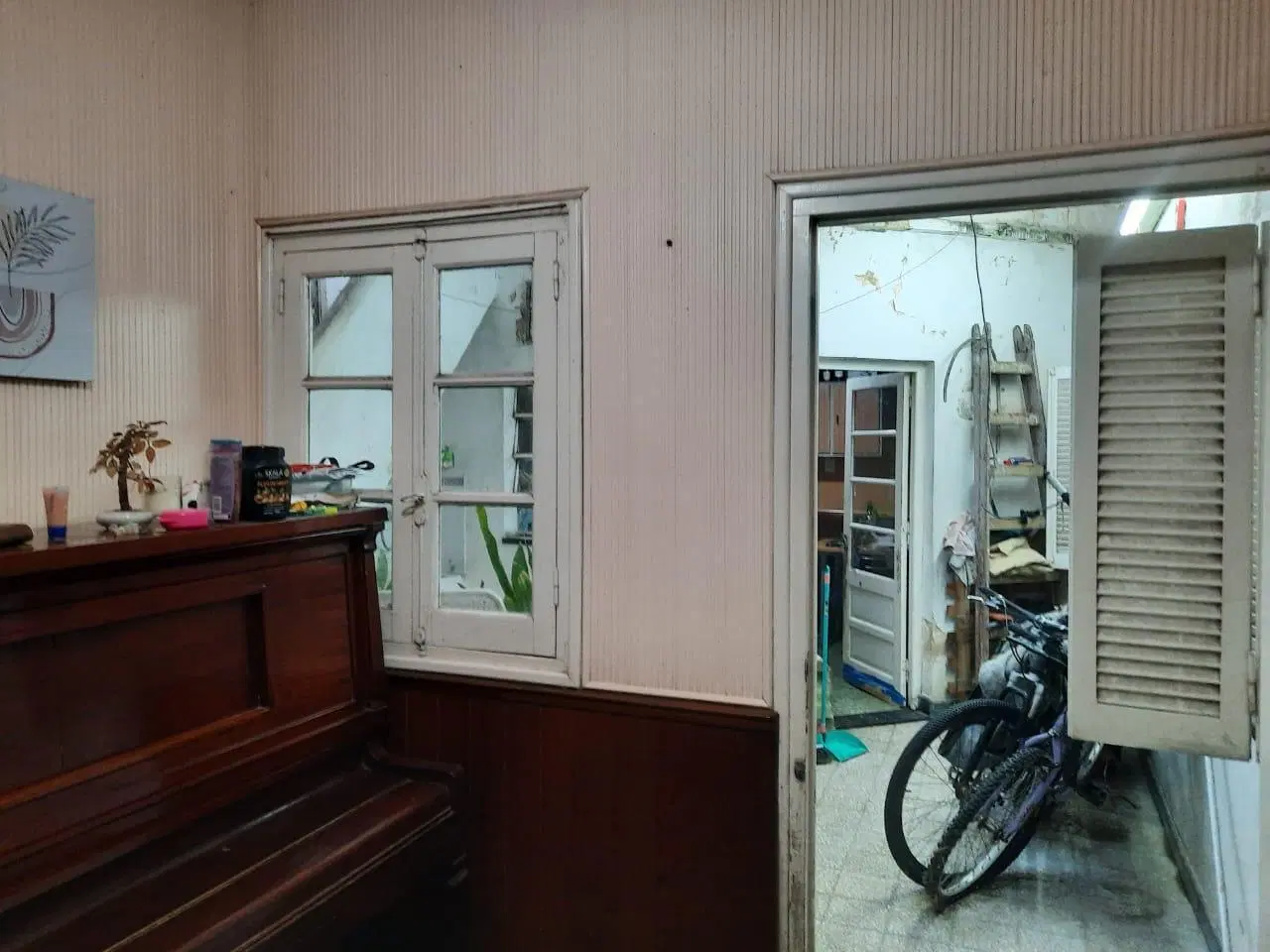 Departamento de pasillo- Dos dormitorios- Patio y Terraza-Dorrego 400- Zona Río-Rosario 2