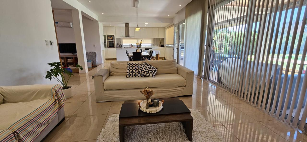 Foto de Casa en alquiler permanente- Barrio Privado Puerto Roldán- Tres, imagen 5