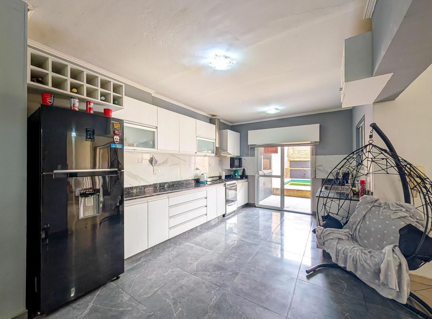 Foto de Casa de pasillo unico - 3 dormitorios - Paraguay 2500 - Abasto Rosario, imagen 2