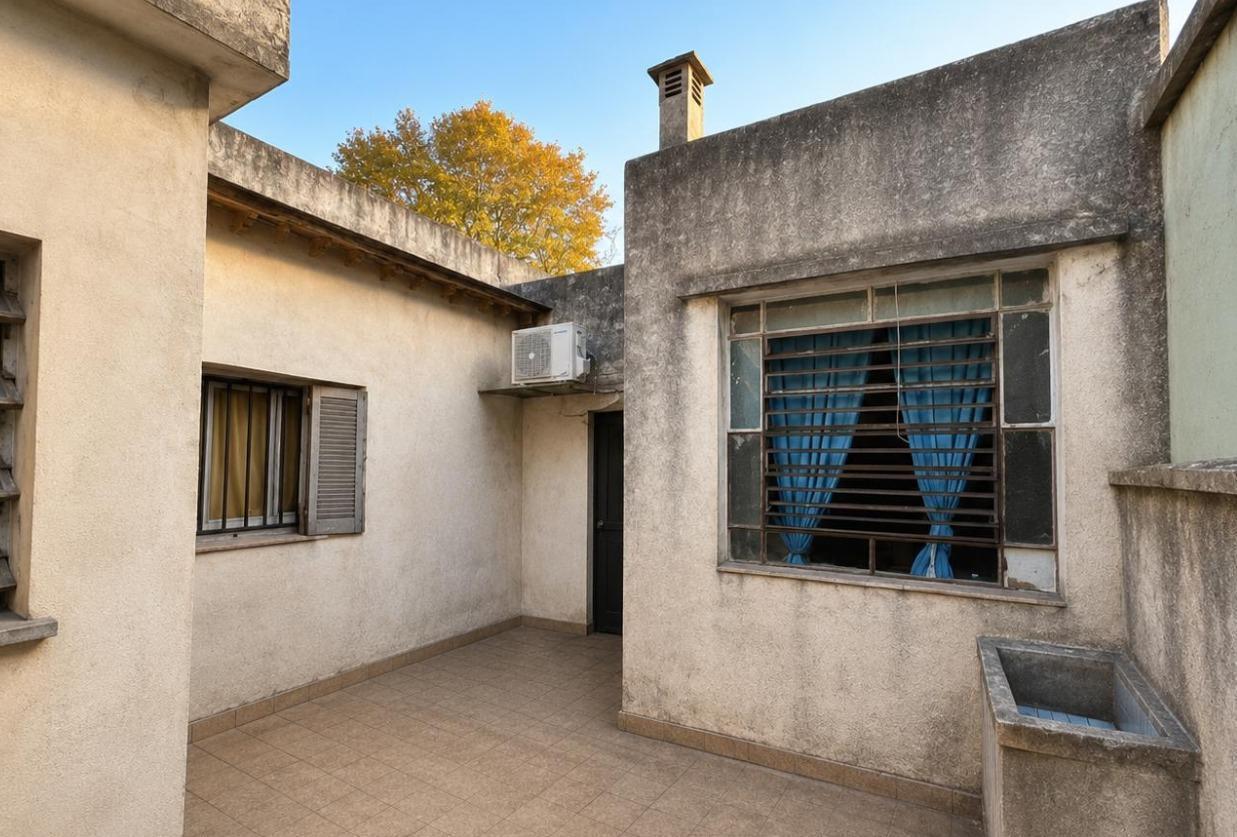 Foto de CASA A RECICLAR - GRAN TERRENO - PASCUAL ROSAS 800 - ECHESORTU-ROSARIO, imagen 2