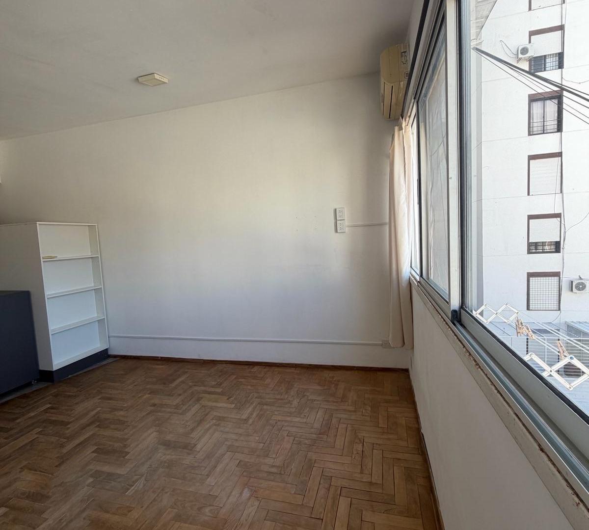 Foto de DEPARTAMENTO MONOAMBIENTE SIN BALCON DE ESCALERA CONTRAFRENTE San Juan, imagen 1