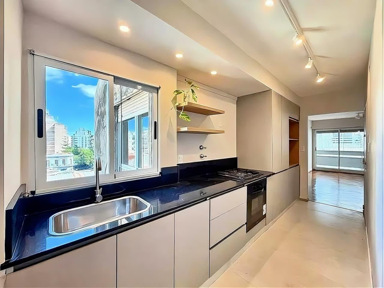 Foto de DEPARTAMENTO TRES DORMITORIOS BARRIO CENTRO TUCUMAN 1300 ROSARIO, imagen 1