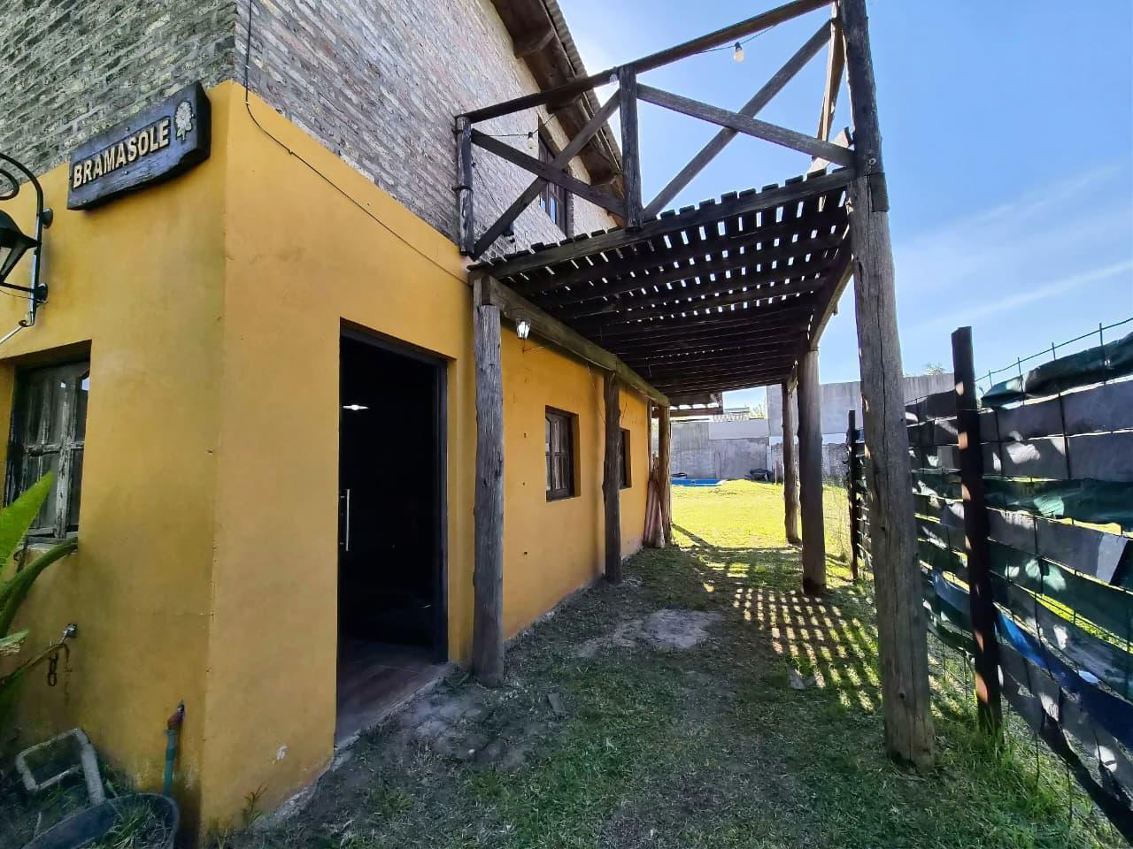 Foto de CASA EN PUEBLO ANDINO TRES DORMITORIOS PILETA PERMUTA RIO PARANA 4500, imagen 3