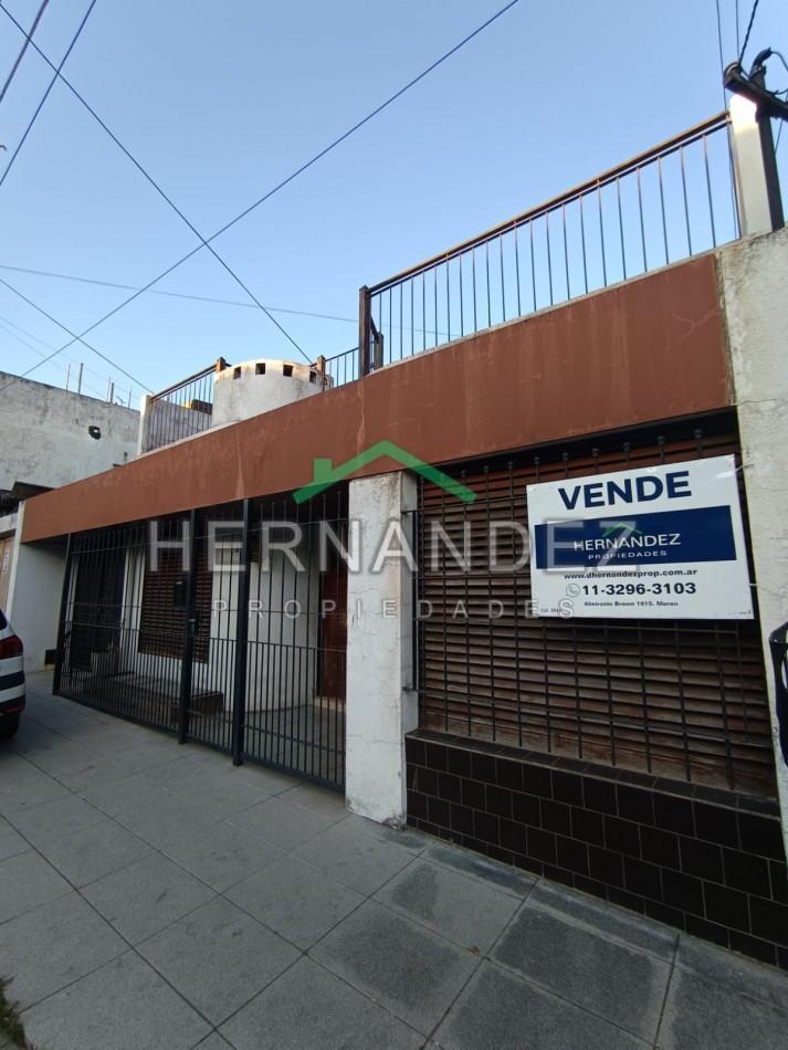 CASA EN VENTA TRES AMBIENTES + DEPENDENCIA DE SERVICOCASTELAR SUR