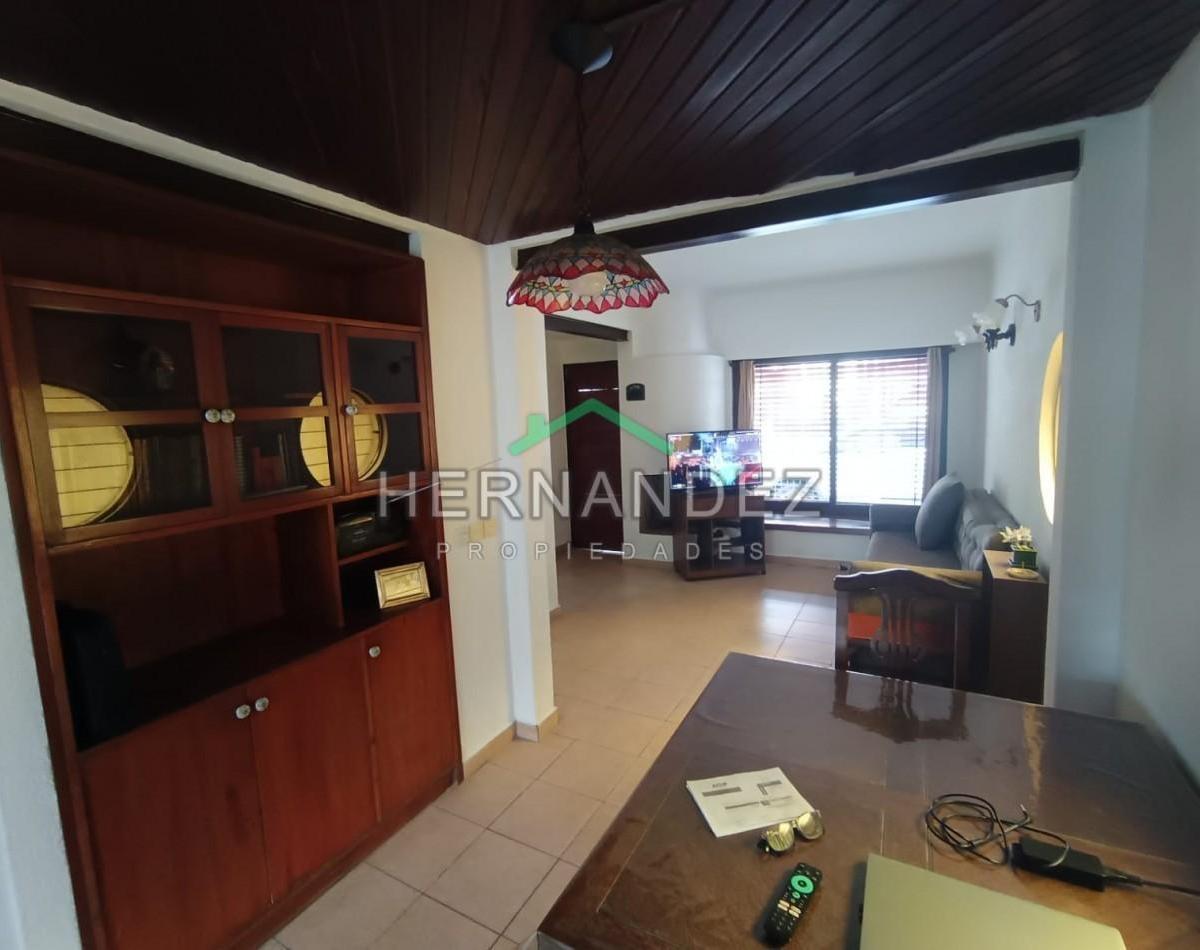 Foto de CASA EN VENTA TRES AMBIENTES + DEPENDENCIA DE SERVICIO CASTELAR SUR, imagen 5