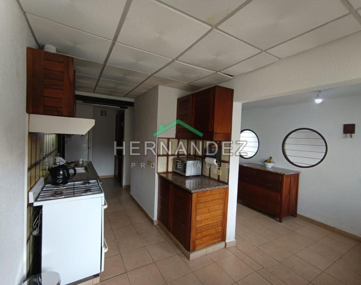 Foto de CASA EN VENTA TRES AMBIENTES + DEPENDENCIA DE SERVICIO CASTELAR SUR, imagen 3
