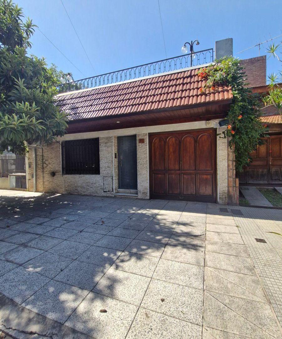 Casa en venta 4 ambientes en el barrio de Monte Castro. Gran oportunidad!!!