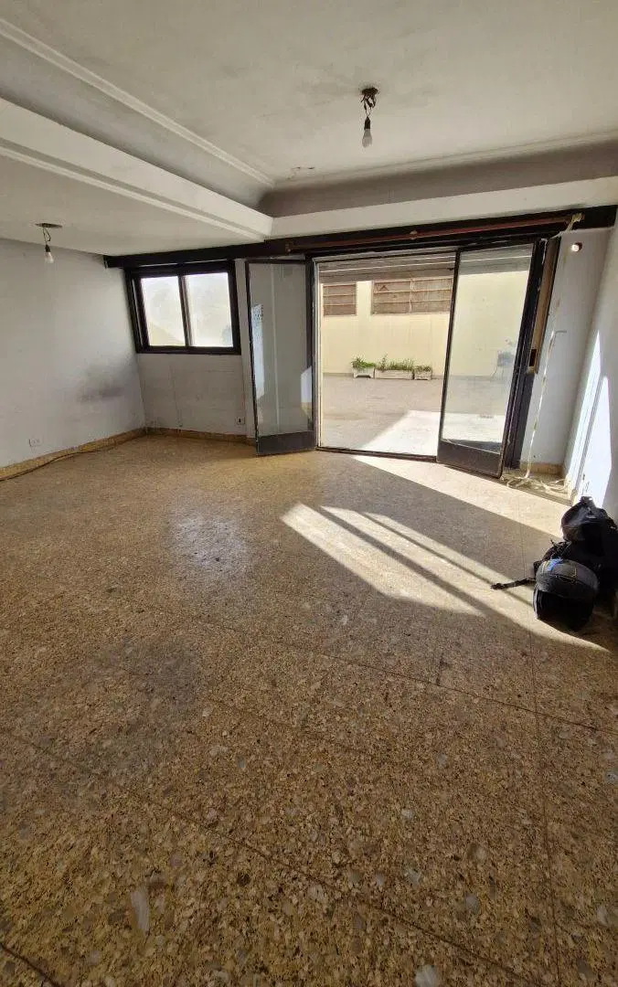VENTA DEPTO 3 AMB CON PATIO EN LA ZONA DE LINIERS. OPORTUNIDAD!!! 4