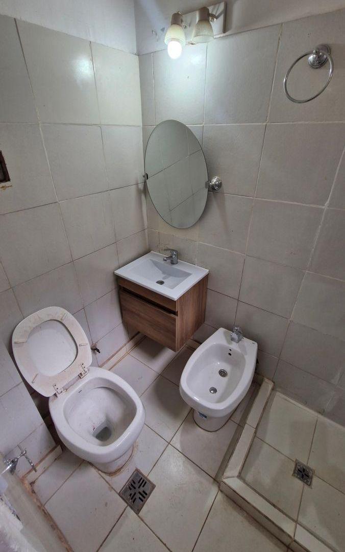 Foto de VENTA MONOAMBIENTE 40M2 EN LA ZONA DE ONCE/BALVANERA ( AZCUENAGA AL 300) OPORT!! Division / 2 AMB, imagen 3