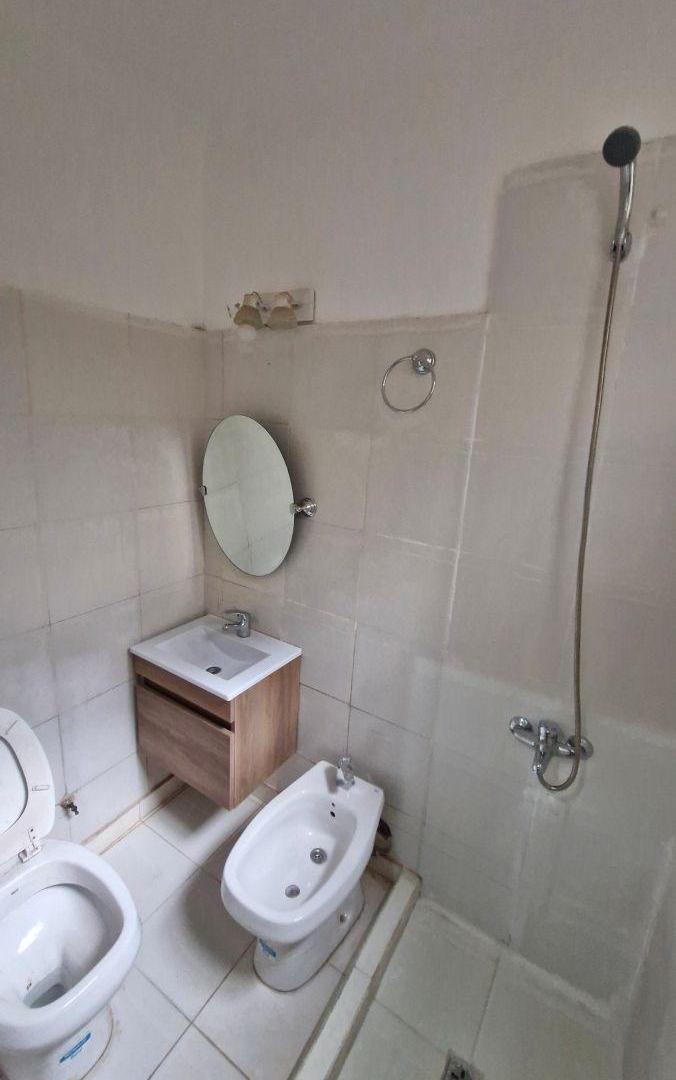 Foto de VENTA MONOAMBIENTE 40M2 EN LA ZONA DE ONCE/BALVANERA ( AZCUENAGA AL 300) OPORT!! Division / 2 AMB, imagen 4