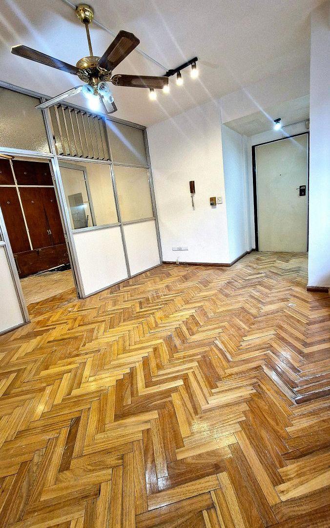 Foto de VENTA MONOAMBIENTE 40M2 EN LA ZONA DE ONCE/BALVANERA ( AZCUENAGA AL 300) OPORT!! Division / 2 AMB, imagen 5