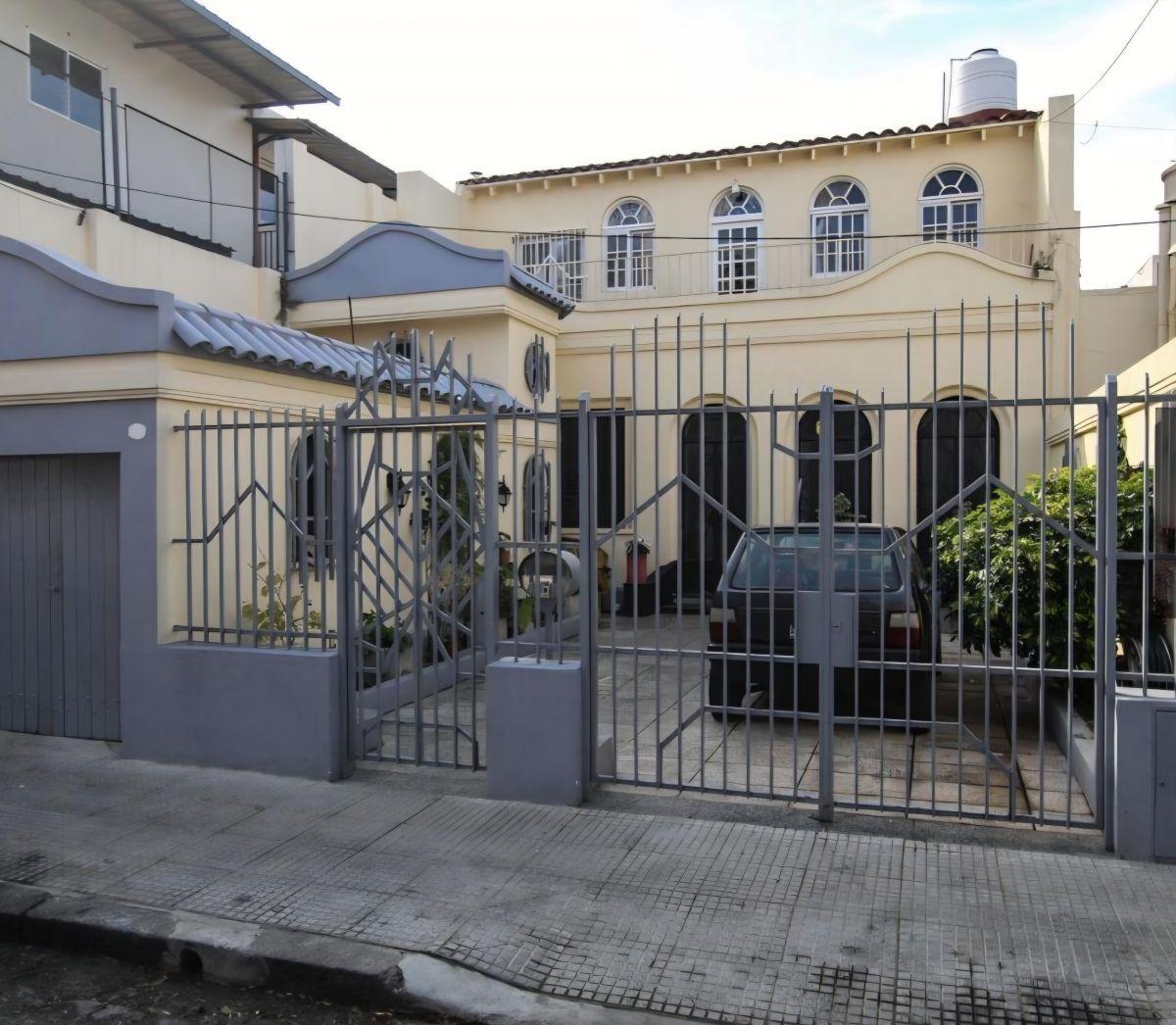 Foto de VENTA DE CASA 3/4 AMB EN DOS PLANTAS CON COCHERA EN EL BARRIO DE VILLA, imagen 4