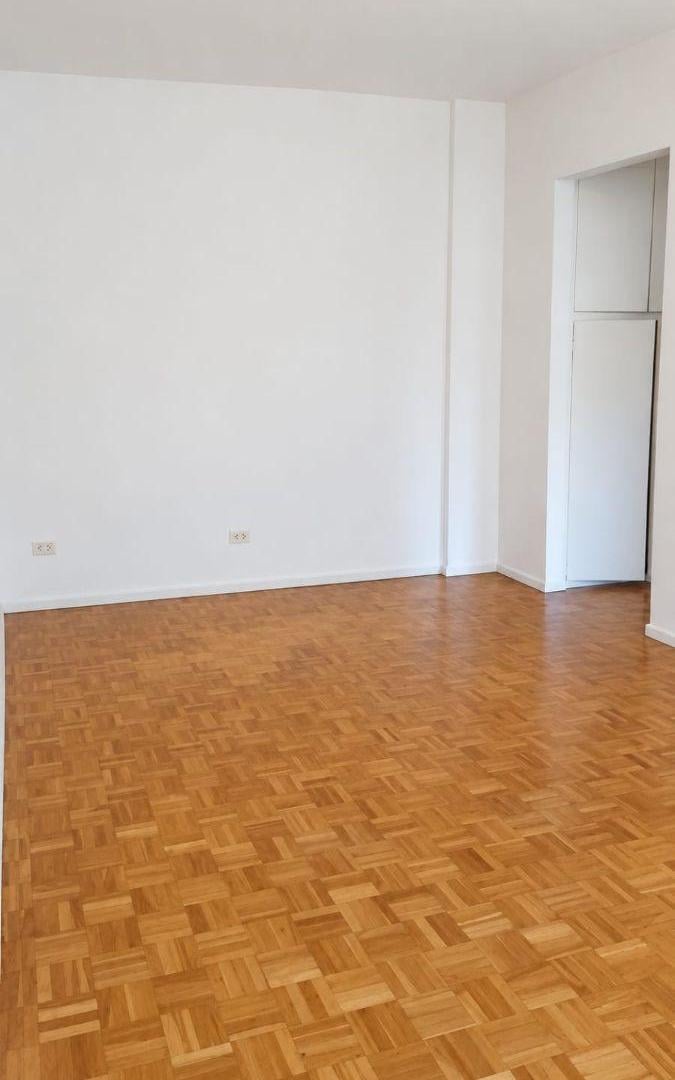 Foto de VENTA DOS AMB LATERAL EN LA ZONA SE FLORES. AMPLIO ,LUMINOSO , EN, imagen 2