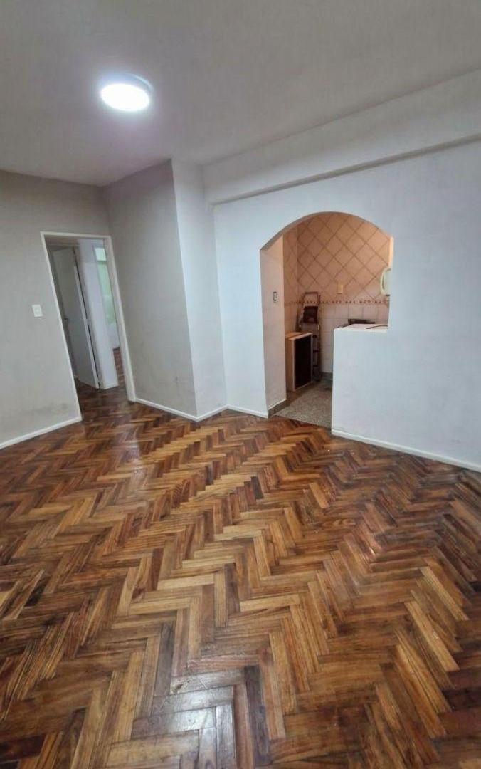 Foto de VENTA DEPTO 3 AMB CON PATIO INTERNO EN LA BOCA/ BARRACAS. OPORTUNIDAD!!!, imagen 3