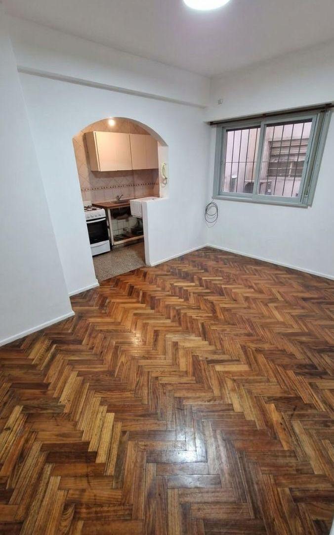 Foto de VENTA DEPTO 3 AMB CON PATIO INTERNO EN LA BOCA/ BARRACAS. OPORTUNIDAD!!!, imagen 4