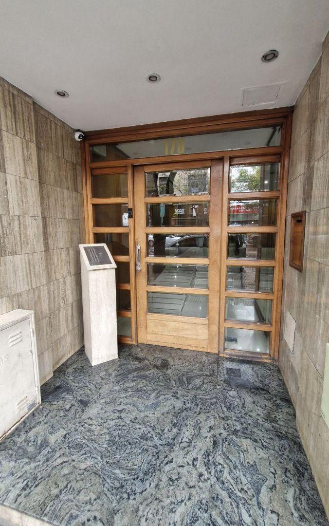 Foto de VENTA DEPTO 3 AMB CON PATIO INTERNO EN LA BOCA/ BARRACAS. OPORTUNIDAD!!!, imagen 1