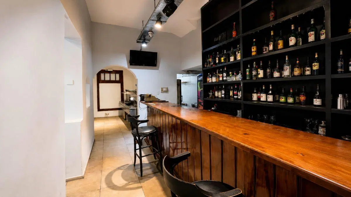 ALQUILER LOCAL COMERCIAL CABALLITO 4