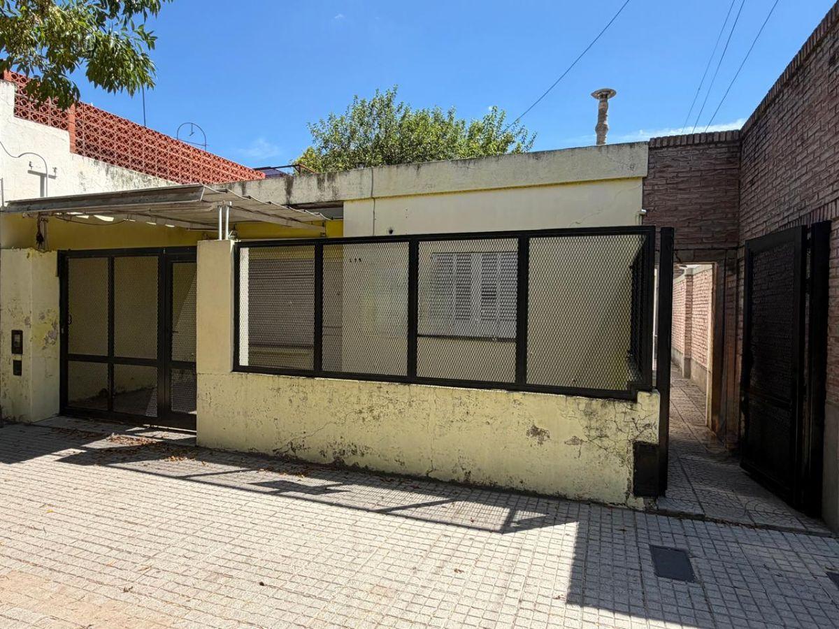 BARRIO LUDUEÑA- EXCELENTE OPORTUNIDAD. DOS CASAS