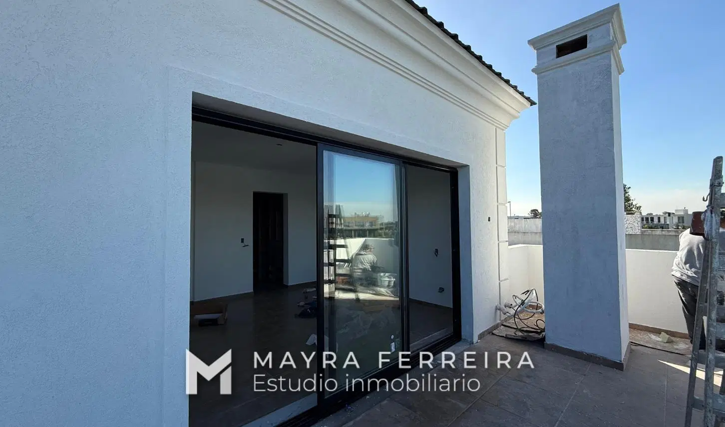 Casa en venta a la laguna en Lagos de Canning 3
