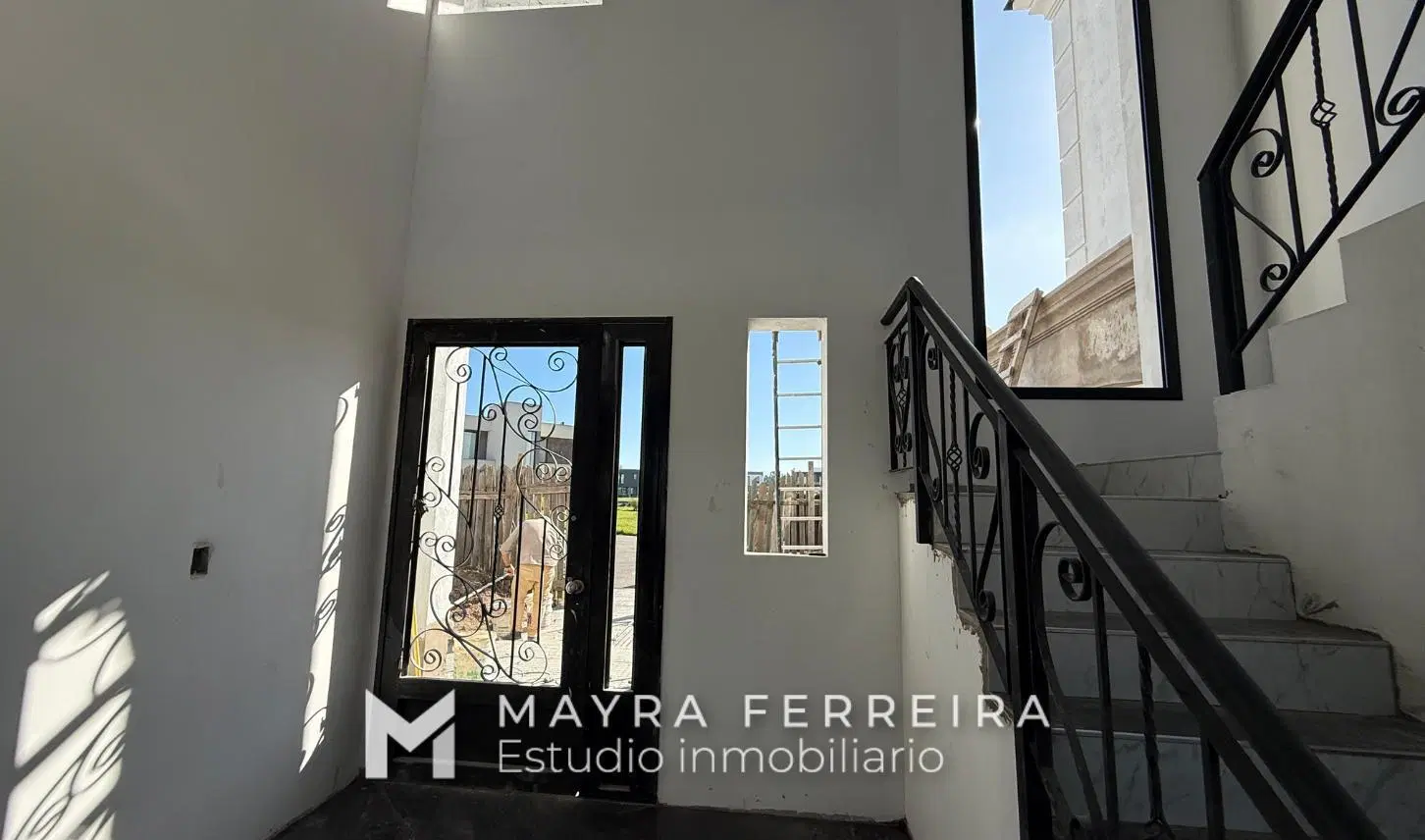 Casa en venta a la laguna en Lagos de Canning 2