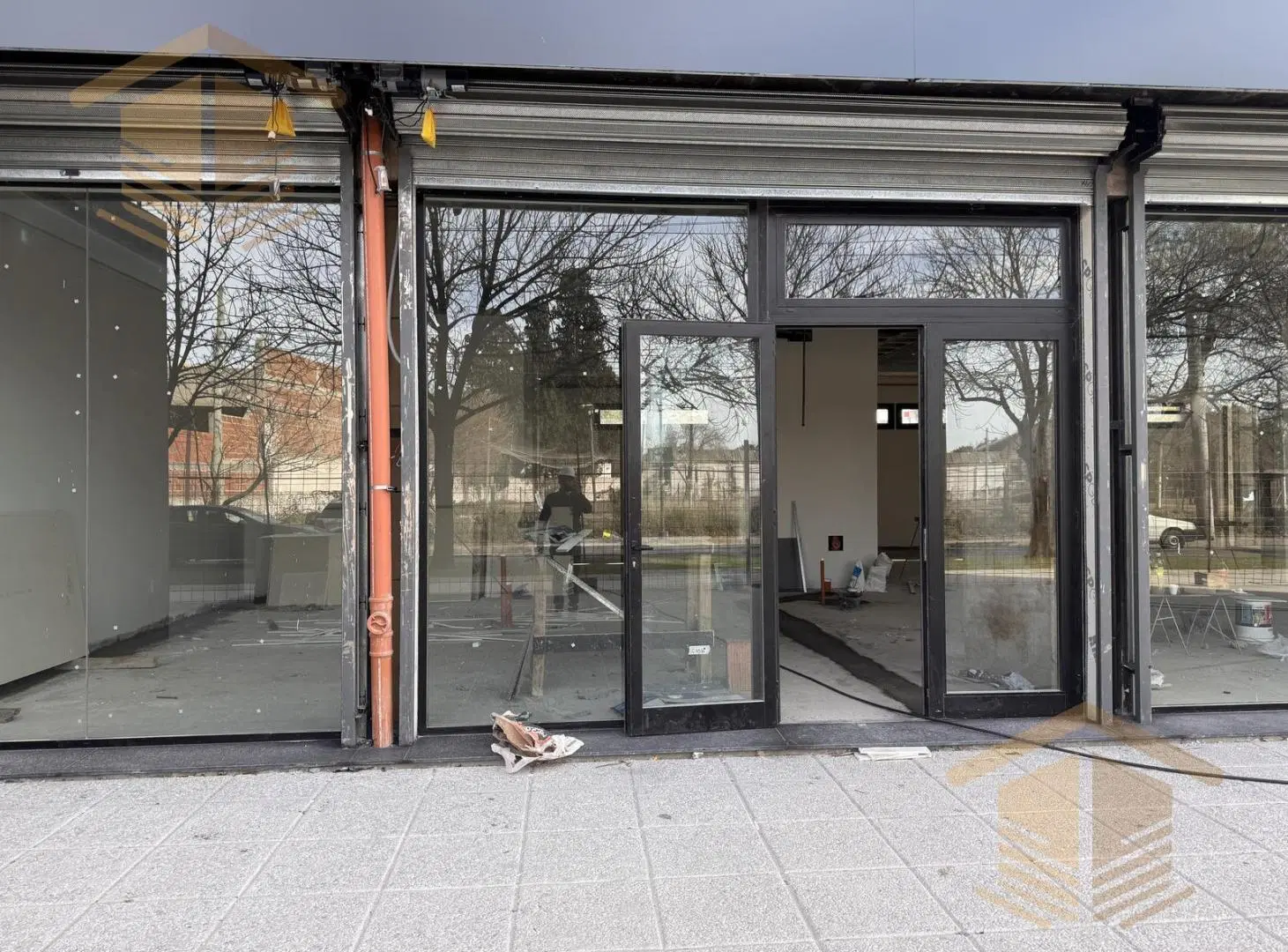 Alquiler GRAN LOCAL COMERCIAL en complejo de 500 deptos 4